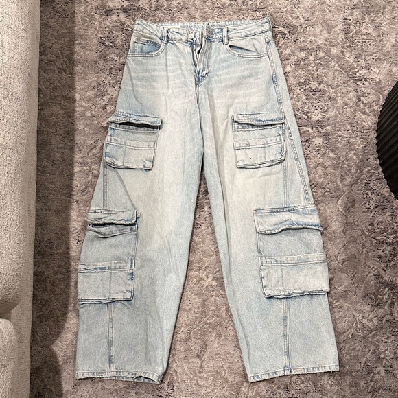 Zara TRF Cargo Baggy WideLeg
Cargo Jeans - Picture 6 of 7